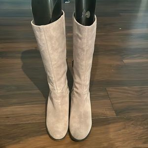 Ugg Grey Suede Boots